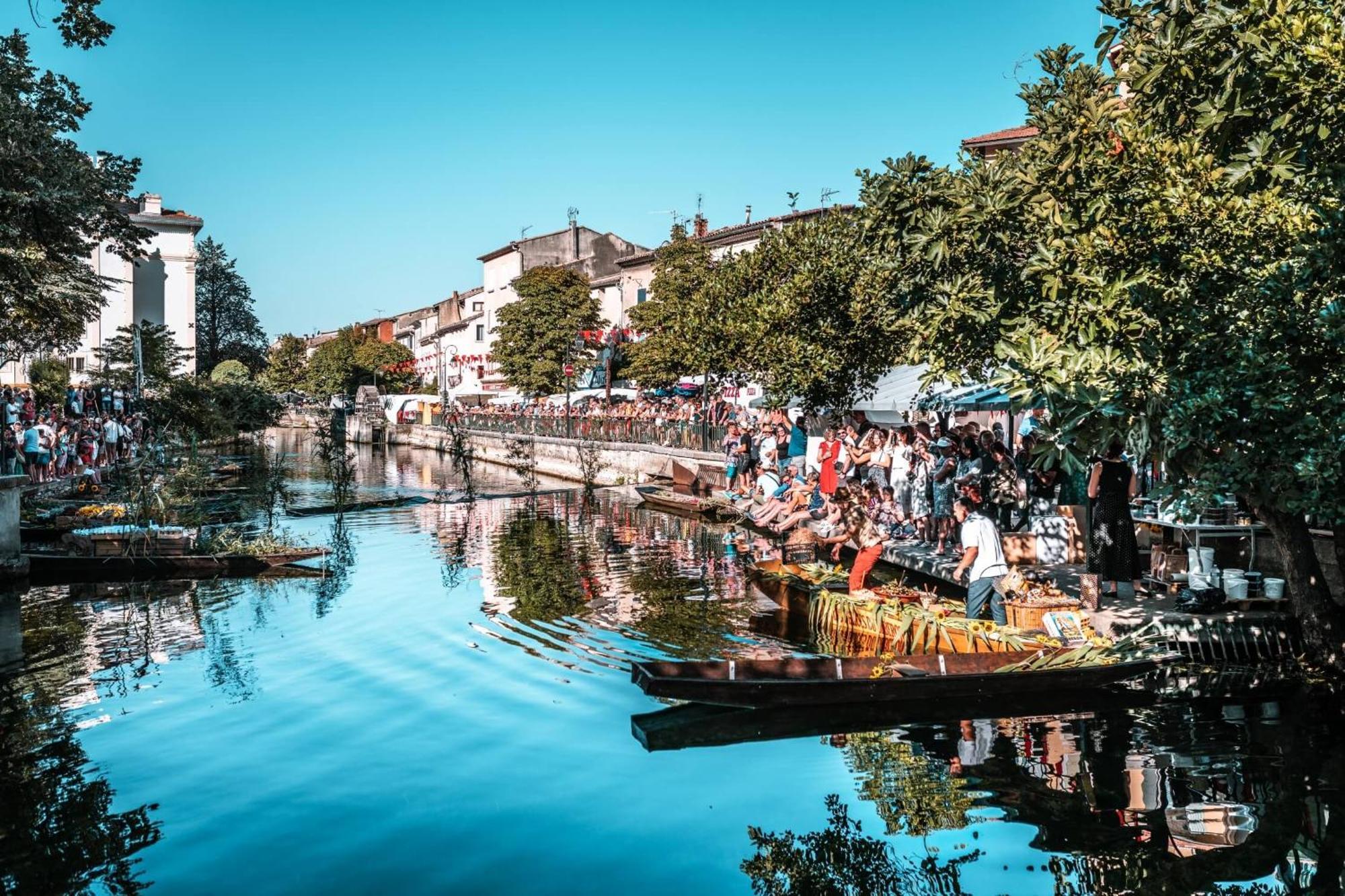 Un Petit Nid Au Bord De La Sorgue Apartment L'Isle-sur-la-Sorgue Bagian luar foto
